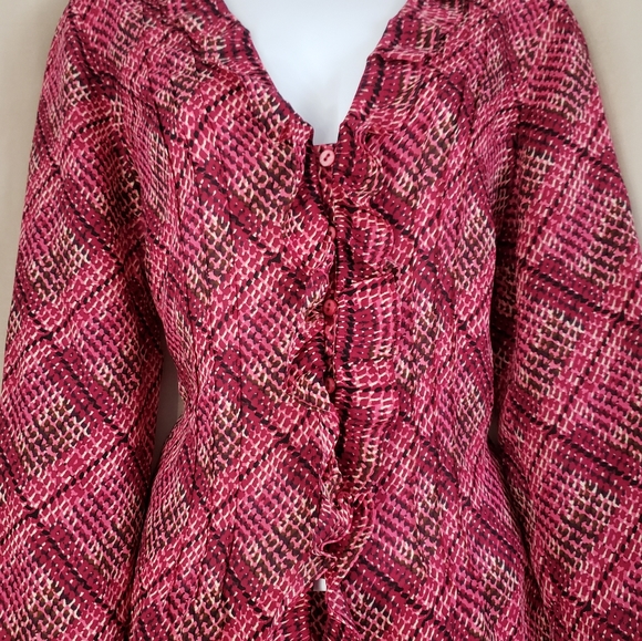 NWOT i.e. pink digital print ruffled silk button down blouse Womens Medium - Picture 6 of 7